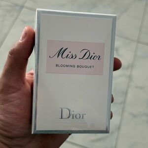 Dior Miss Dior Blooming Bouquet Fragrance
$100 OBO
SAME DAY SHIPPING!
Brand New